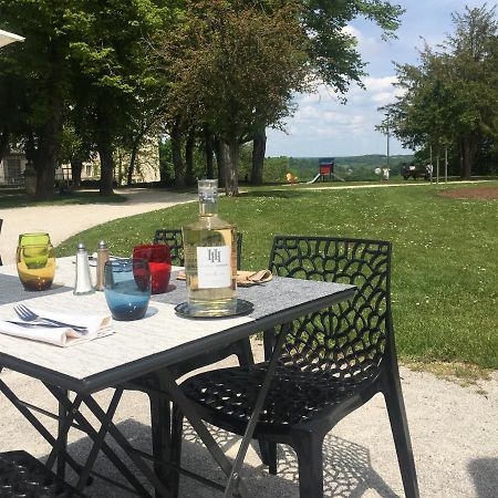 Hotel Restaurant Des Remparts Chaumont  Bagian luar foto